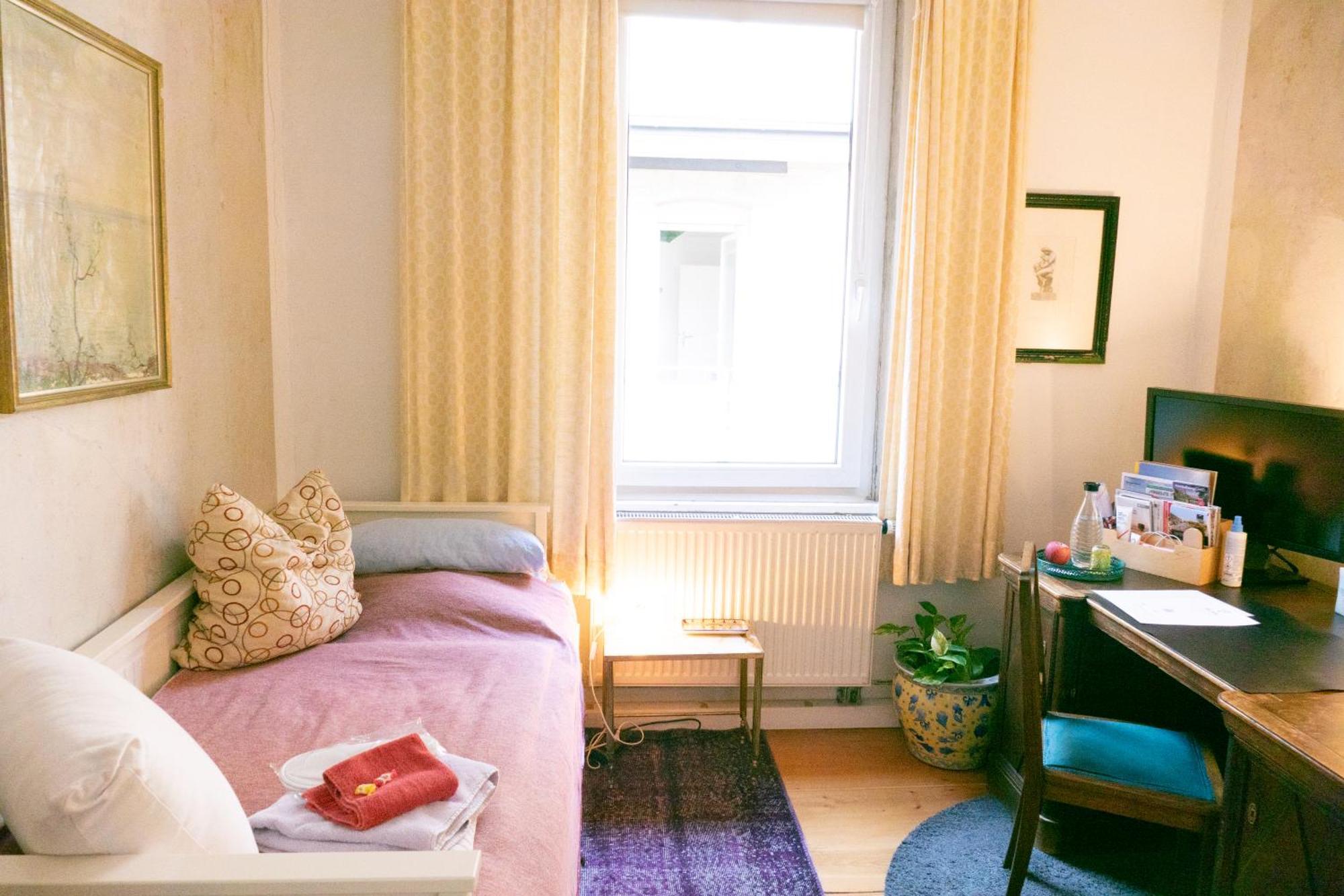Zimmer In Kuenstlerwohnung Stuttgart Exterior foto