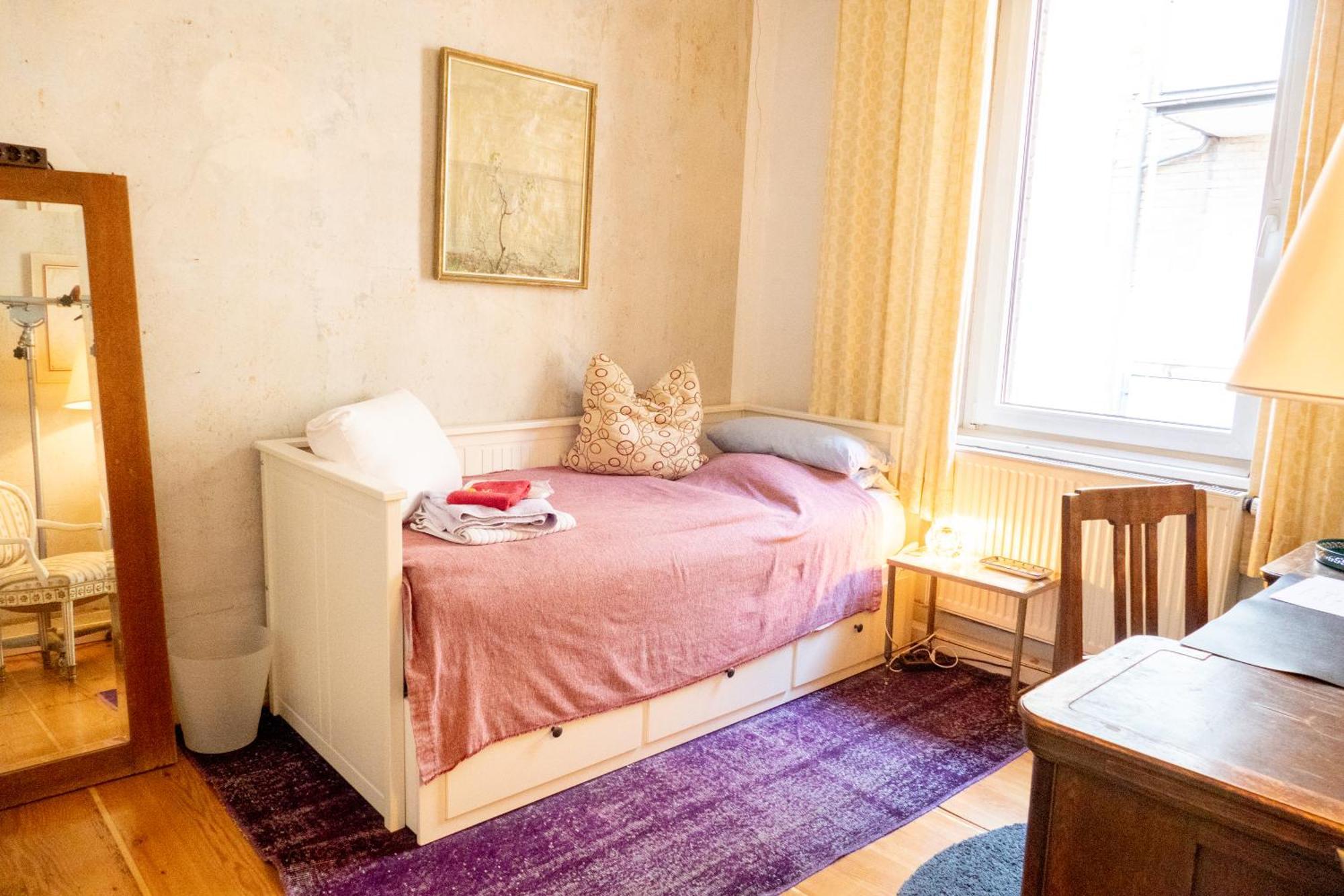 Zimmer In Kuenstlerwohnung Stuttgart Exterior foto